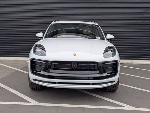 Certified 2026 Porsche Macan AWD/4WD image 10