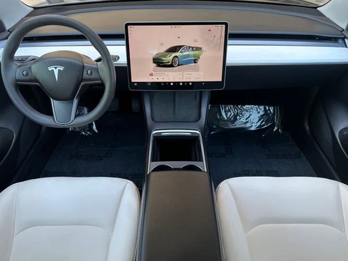 Used 2023 Tesla Model 3 Standard Range image 3