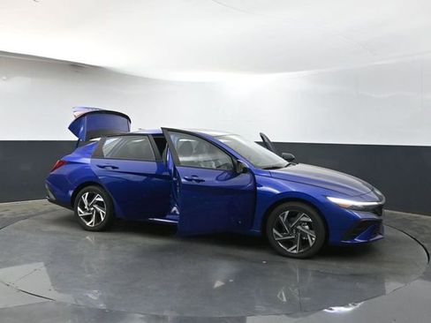Used 2025 Hyundai Elantra SEL image 39