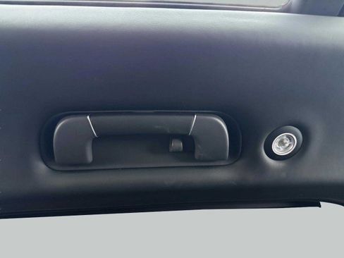 Used 2017 Bentley Bentayga image 40