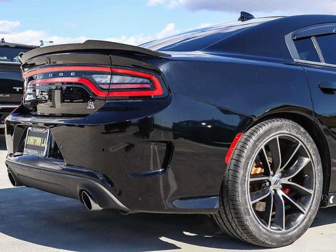 Used 2017 Dodge Charger R/T Scat Pack w/ Technology Group RWD image 9