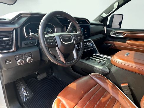 Used 2024 GMC Sierra 3500 Denali Ultimate AWD/4WD image 15