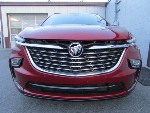 Used 2024 Buick Enclave Premium image 2