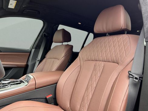 Used 2026 BMW X7 M60i image 24