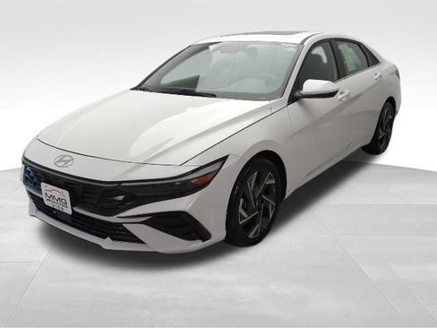 Used 2025 Hyundai Elantra SEL FWD image 1
