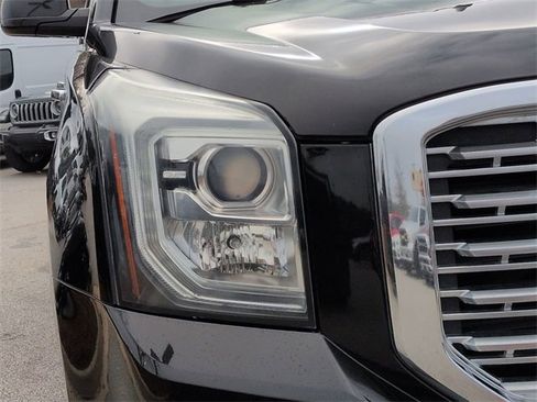 Used 2018 GMC Yukon Denali w/ Denali Ultimate Package image 9