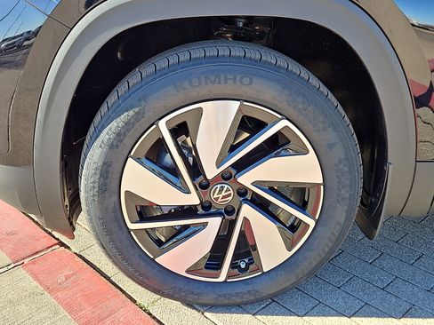 New 2026 Volkswagen Atlas SEL image 6