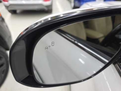 Used 2018 Mitsubishi Outlander SEL image 40