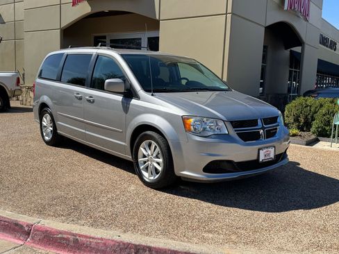 Used 2016 Dodge Grand Caravan SXT w/ Rear Park Assist Package image 6