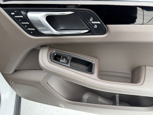 Certified 2023 Porsche Macan image 18