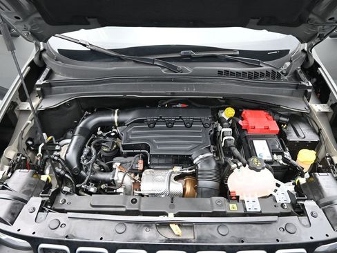 Used 2022 Jeep Renegade Latitude w/ Convenience Group image 15