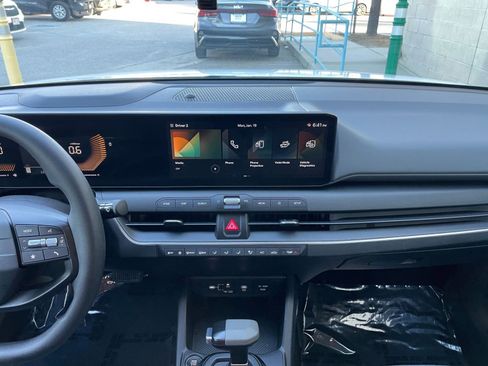 Used 2025 Kia K4 LXS image 18