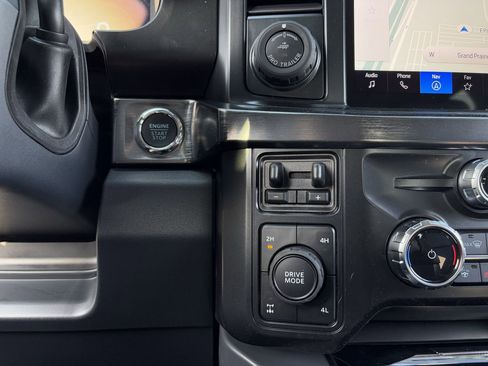 New 2026 Ford F250 Lariat w/ Black Appearance Package image 59