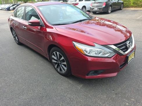 Used 2017 Nissan Altima 2.5 SV w/ Convenience Package image 3