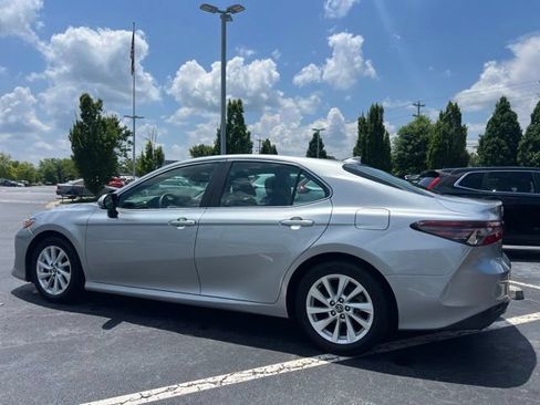 Used 2022 Toyota Camry LE w/ Convenience Package FWD image 9