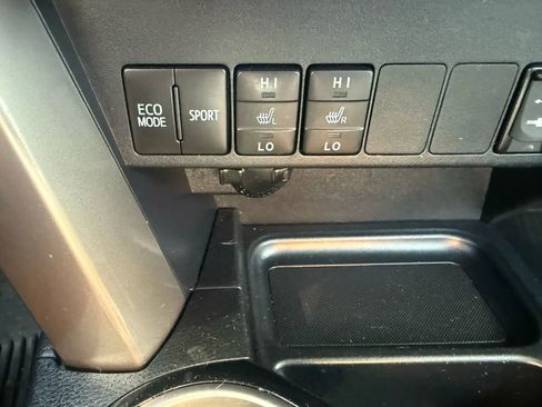 Used 2018 Toyota RAV4 Limited image 22