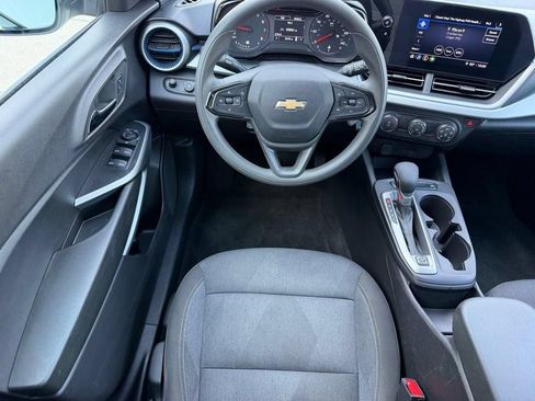 Used 2025 Chevrolet Trax LS FWD image 10