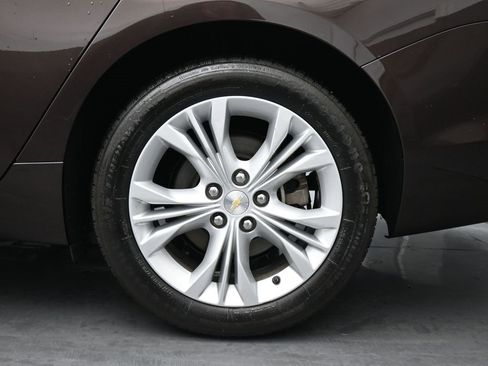 Used 2015 Chevrolet Impala LT w/ Convenience Package image 12