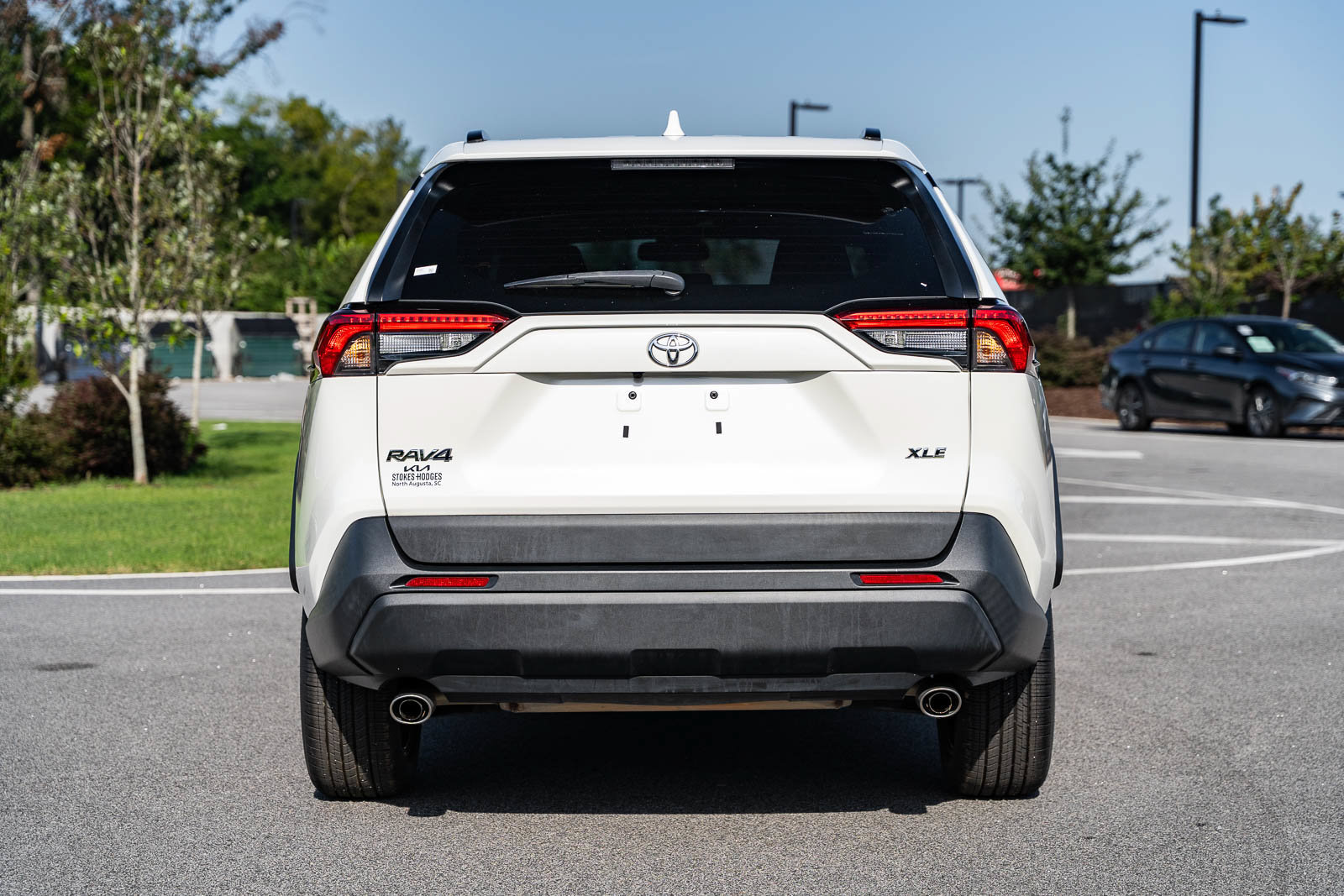 Used 2022 Toyota RAV4 XLE Premium FWD image 6