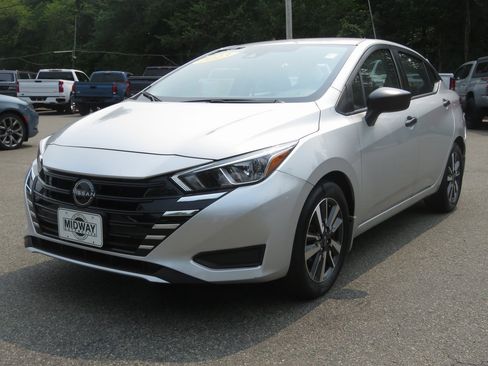 Used 2023 Nissan Versa S w/ S Plus Package image 2