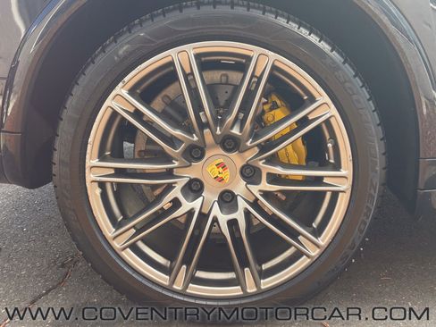 Used 2016 Porsche Cayenne Turbo S image 10
