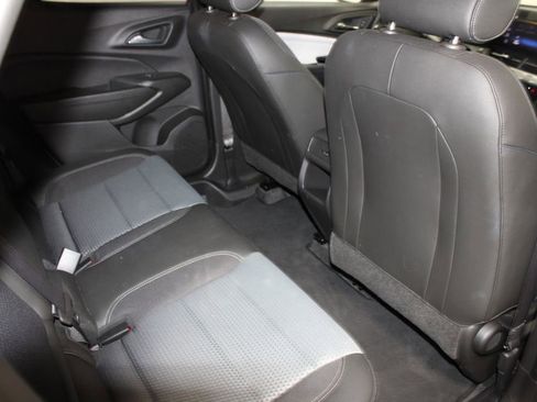 Used 2025 Chevrolet Trax LT image 22