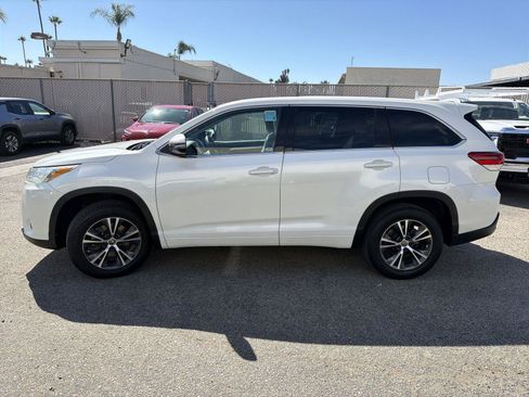 Used 2017 Toyota Highlander LE FWD image 8