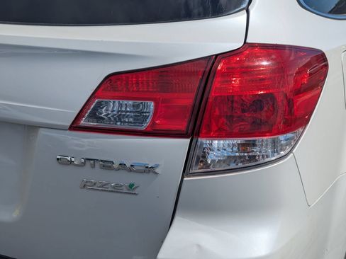 Used 2014 Subaru Outback 2.5i Limited AWD/4WD image 5