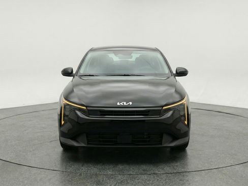 Used 2025 Kia K4 LXS image 2