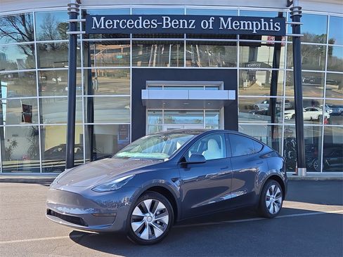 Used 2023 Tesla Model Y Long Range image 1