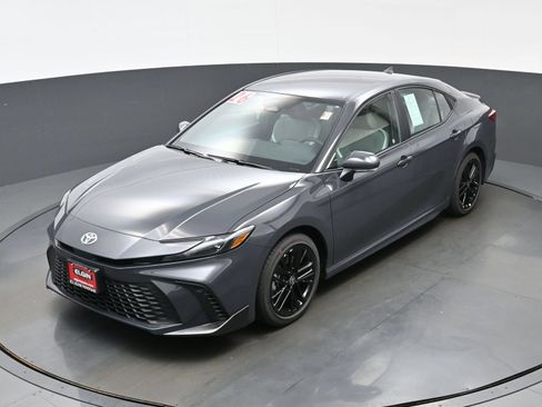 Used 2026 Toyota Camry SE FWD image 37