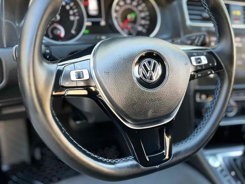 Used 2018 Volkswagen e-Golf SE w/ DC Fast Charging Package image 27