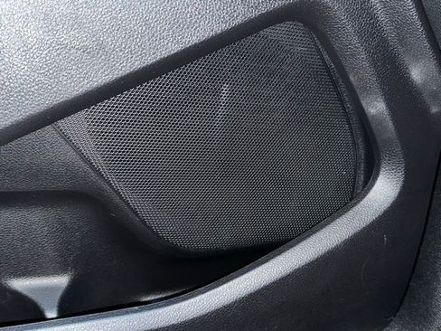 Used 2019 Ford Explorer XLT image 19