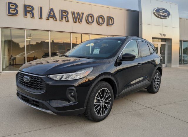 Used 2023 Ford Escape SE FWD image 1