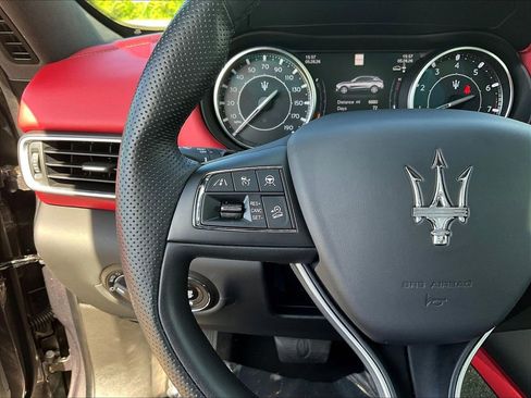 Used 2023 Maserati Levante GT AWD/4WD image 11