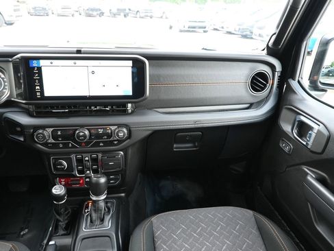 Used 2026 Jeep Gladiator Mojave AWD/4WD image 19