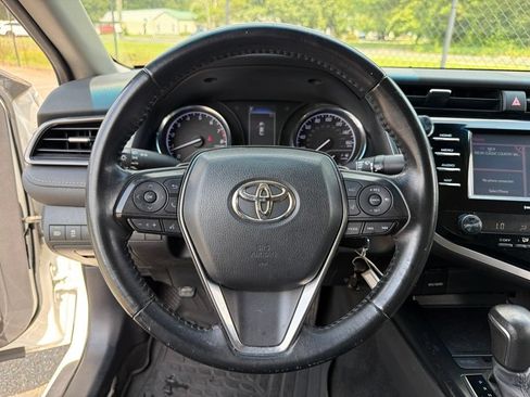 Used 2020 Toyota Camry SE FWD image 14