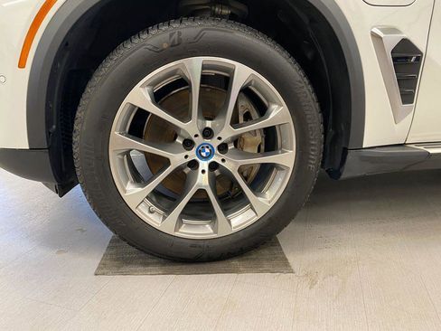 Used 2024 BMW X5 xDrive50e image 25