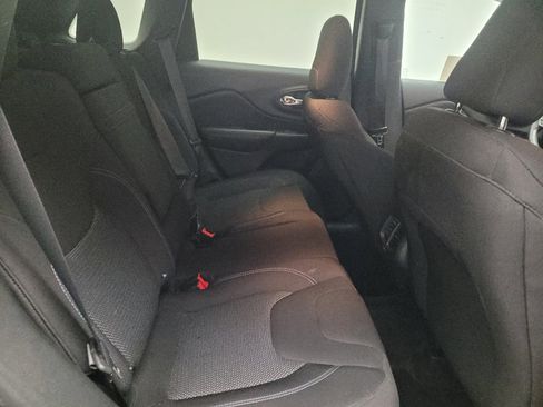 Used 2019 Jeep Cherokee Latitude w/ Popular Appearance Group FWD image 19