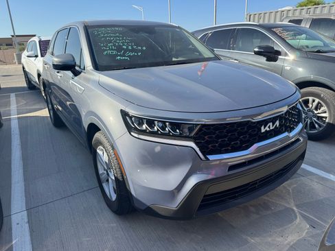 Used 2022 Kia Sorento LX FWD image 5