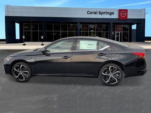 New 2026 Nissan Altima 2.5 SR w/ SR Premium Package FWD image 2