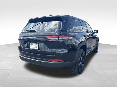 Used 2023 Jeep Grand Cherokee Altitude AWD/4WD image 3