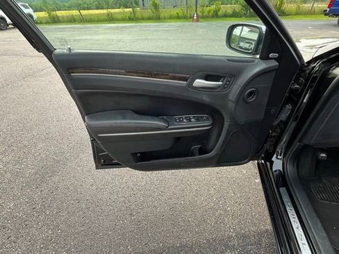 Used 2015 Chrysler 300 C w/ Light Group RWD image 9
