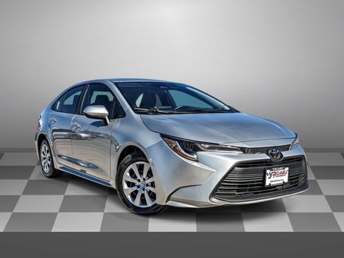 Used 2024 Toyota Corolla LE image 1