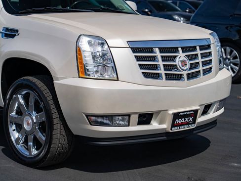 Used 2013 Cadillac Escalade Premium AWD/4WD image 7