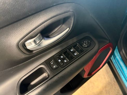 Used 2020 Jeep Renegade Trailhawk w/ Cold Weather Group AWD/4WD image 14