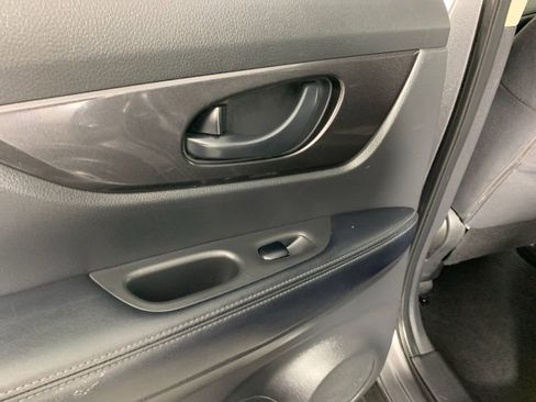 Used 2020 Nissan Rogue S image 30