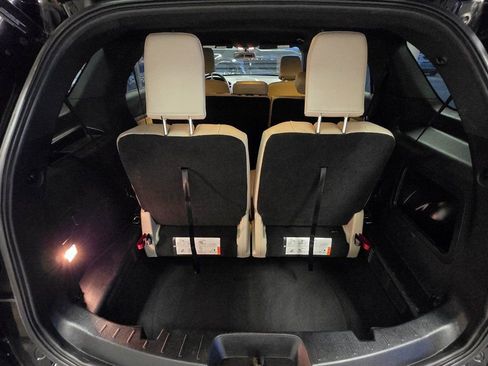 Used 2018 Ford Explorer XLT w/ Equipment Group 202A image 8