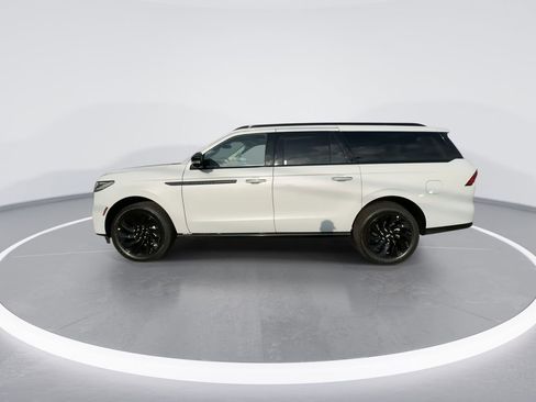 New 2026 Lincoln Navigator L Reserve w/ Jet Appearance Package AWD/4WD image 5