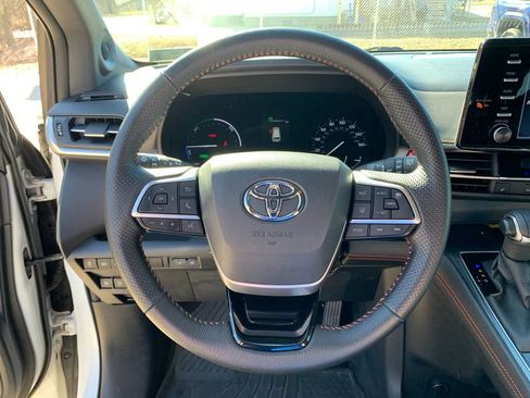 Used 2022 Toyota Sienna XSE w/ XSE Plus Package image 30